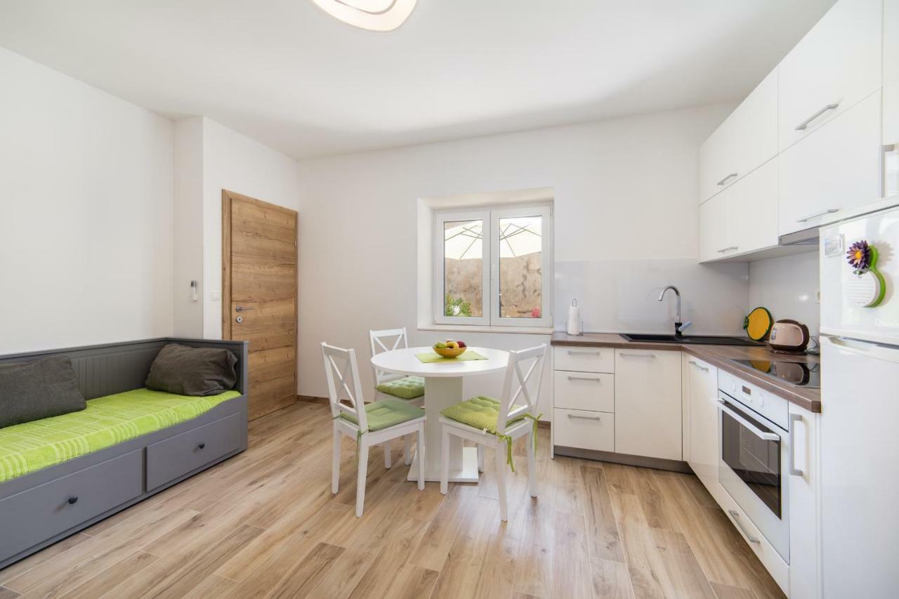 Apartmani Ujdur กราดัซ ภายนอก รูปภาพ